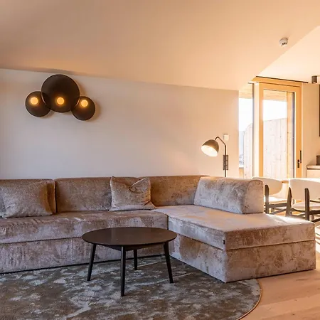 Kitzbuehel By Alps * אוברנדורף אין טירול